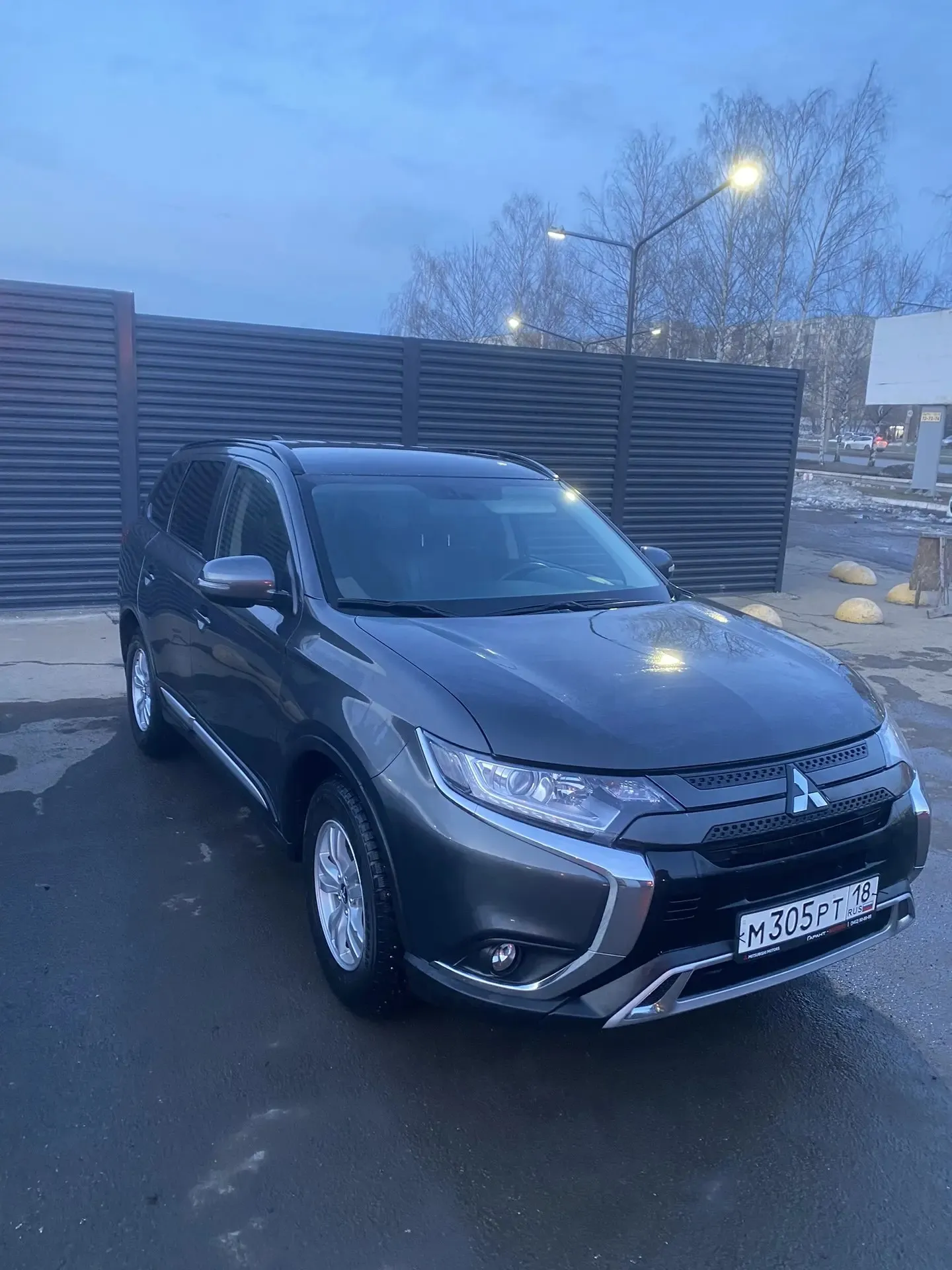 Автомобиль Mitsubishi Outlander 20 CVT 4WD — фото
